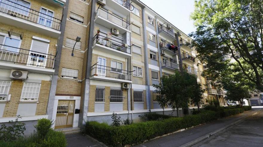 Vivienda antiguas en la zona residencial de Balsas de Ebro viejo. | JAIME GALINDO