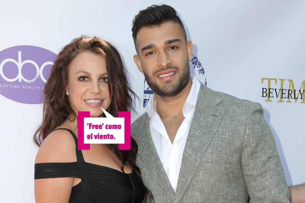 Britney Spears y Sam Asghari posan en el photocall