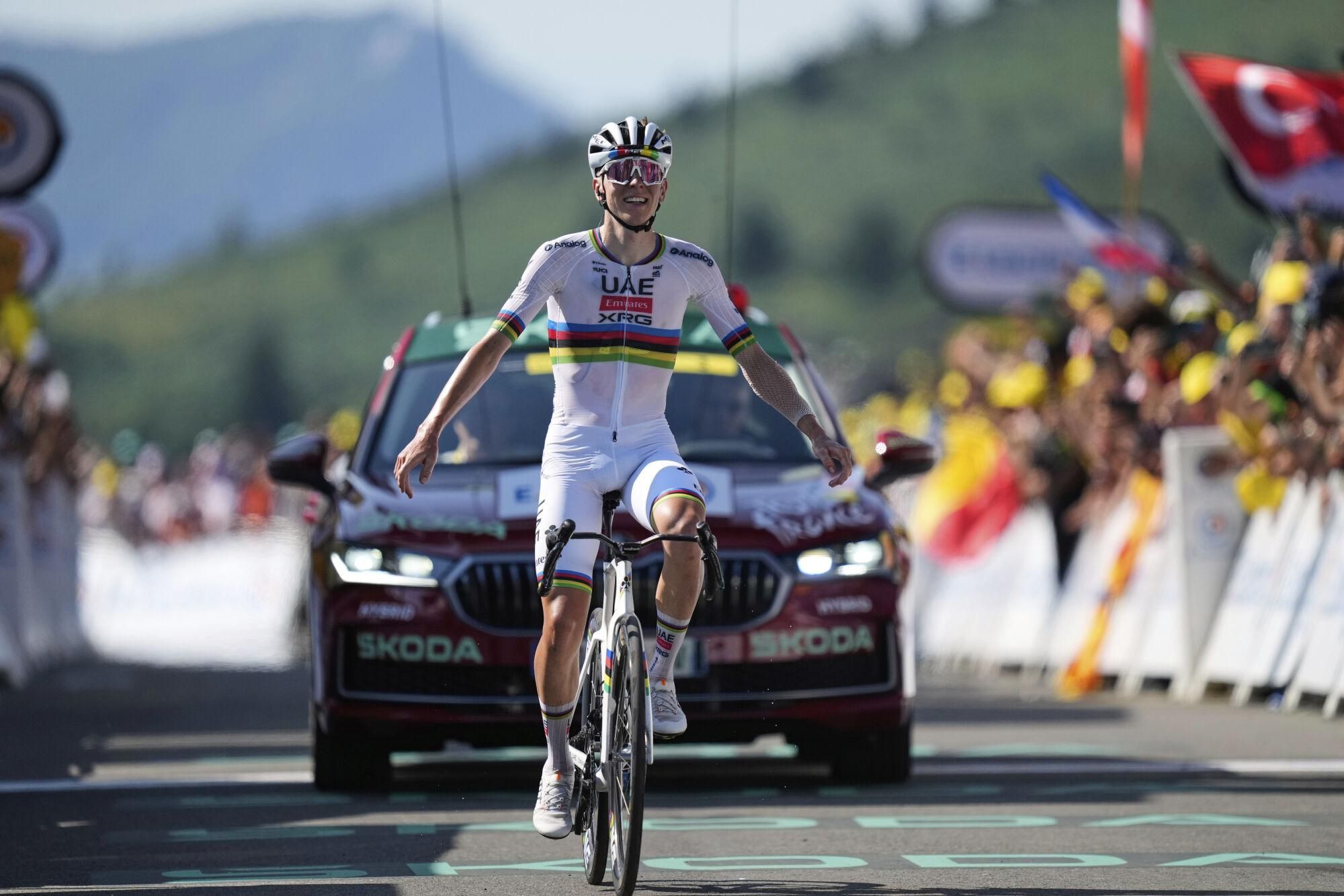 Slovenia's Tadej Pogacar crosses the finish line to win the twelfth stage of the Tour de France cycling race over 180.6 kilometers (112.2 miles) with start in Auch and finish in Hautacam, France, Thursday, July 17, 2025. (AP Photo/Mosa'ab Elshamy) Associated Press / LaPresse Only italy and spain. EDITORIAL USE ONLY/ONLY ITALY AND SPAIN