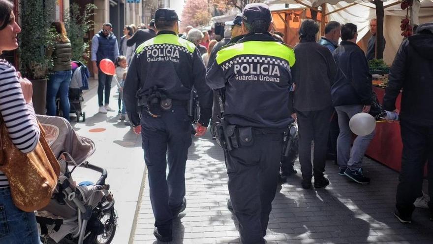 Un control a peu d&#039;agents de la Guàrdia Urbana.