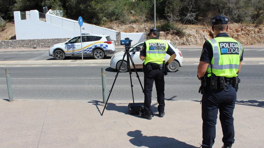 Tráfico en Ibiza: Santa Eulària inicia una campaña intensiva de control de velocidad con un radar móvil