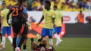 Lluvia de críticas a Vinicius desde Brasil: "Confunde ser protagonista con pelearse"