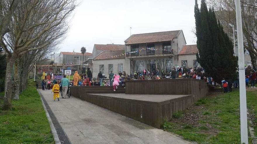 La alameda de Seixo, ante la Casa de Cultura de la parroquia. // Rafa Vázquez