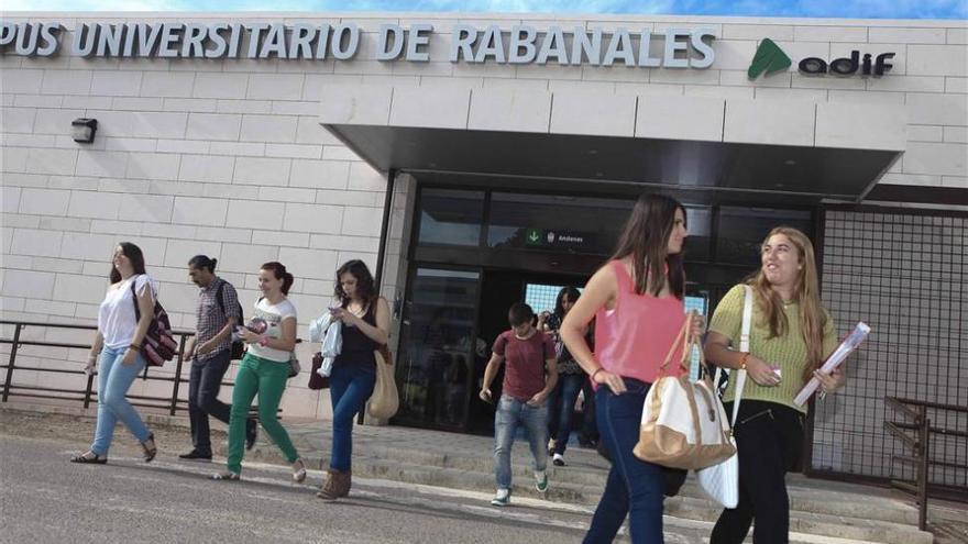 El rector pide que el cercanías no modifique el servicio a Rabanales