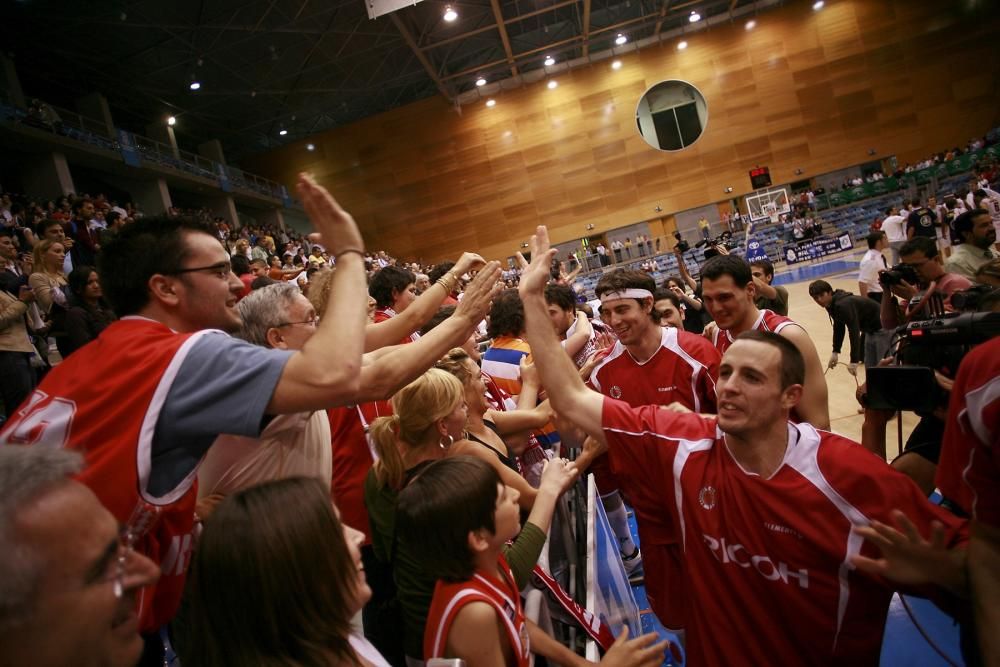 Fotos de la celebració de l'ascens a Huelva i del partit anterior al Nou Congost