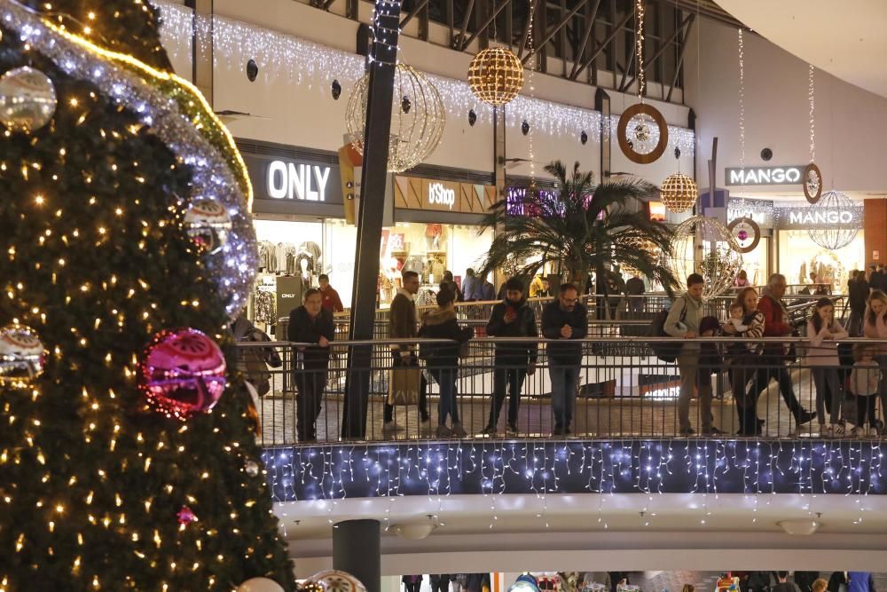 Encesa dels llums de Nadal de l'Espai Gironès amb els Marrecs de Salt