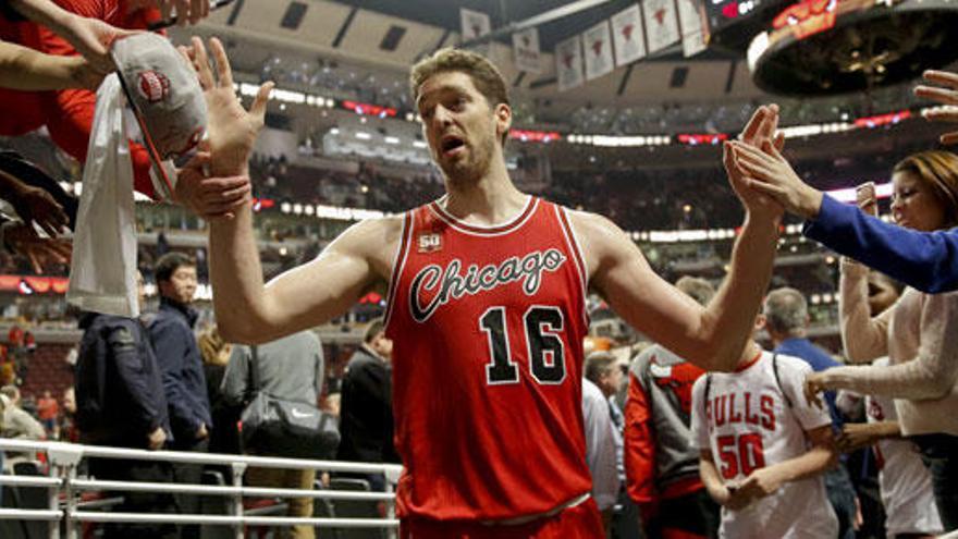 Un histórico triple-doble de Pau Gasol da la victoria a los Bulls