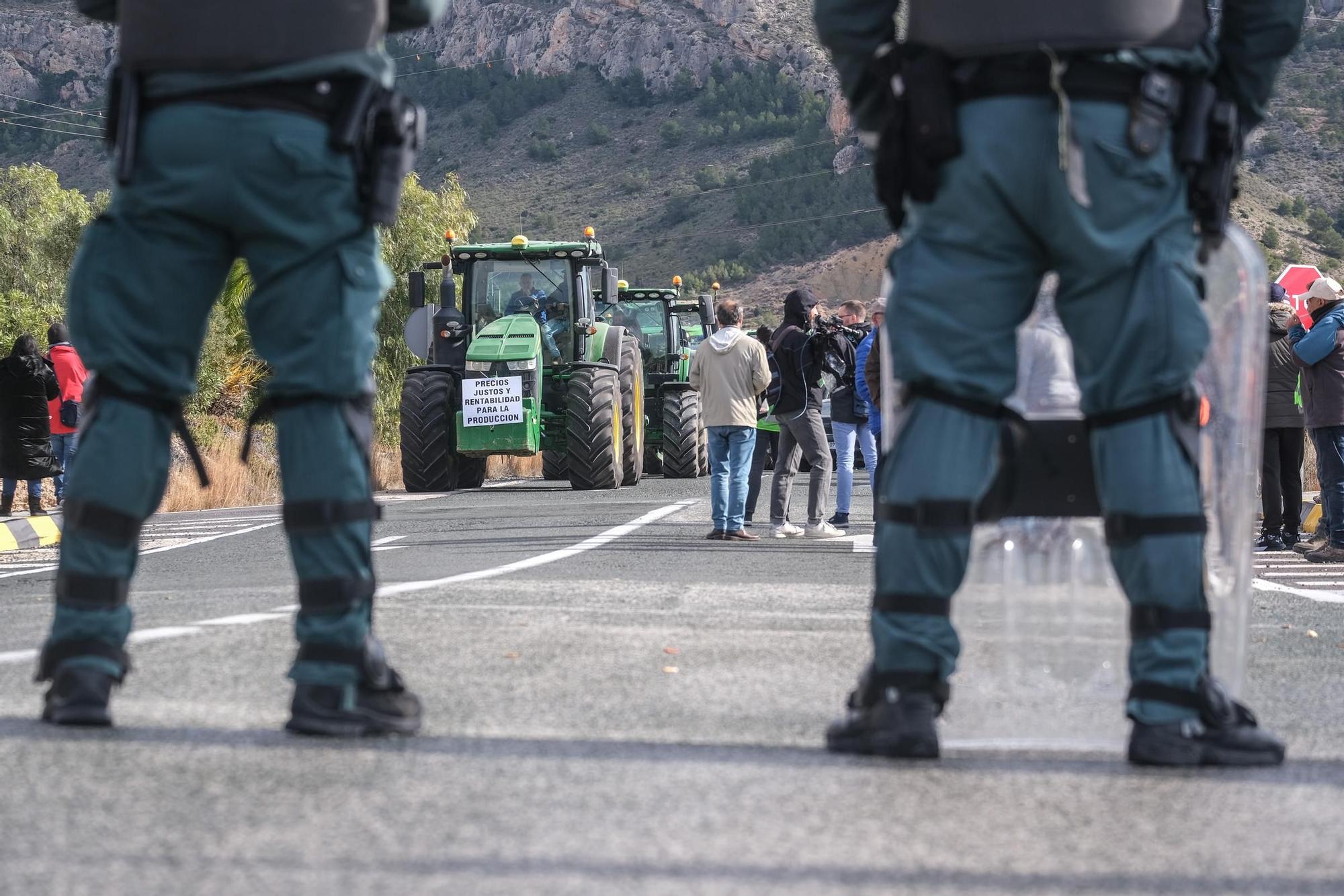 Así ha sido la protesta de agricultores del Alto y Medio Vinalopó en Villena