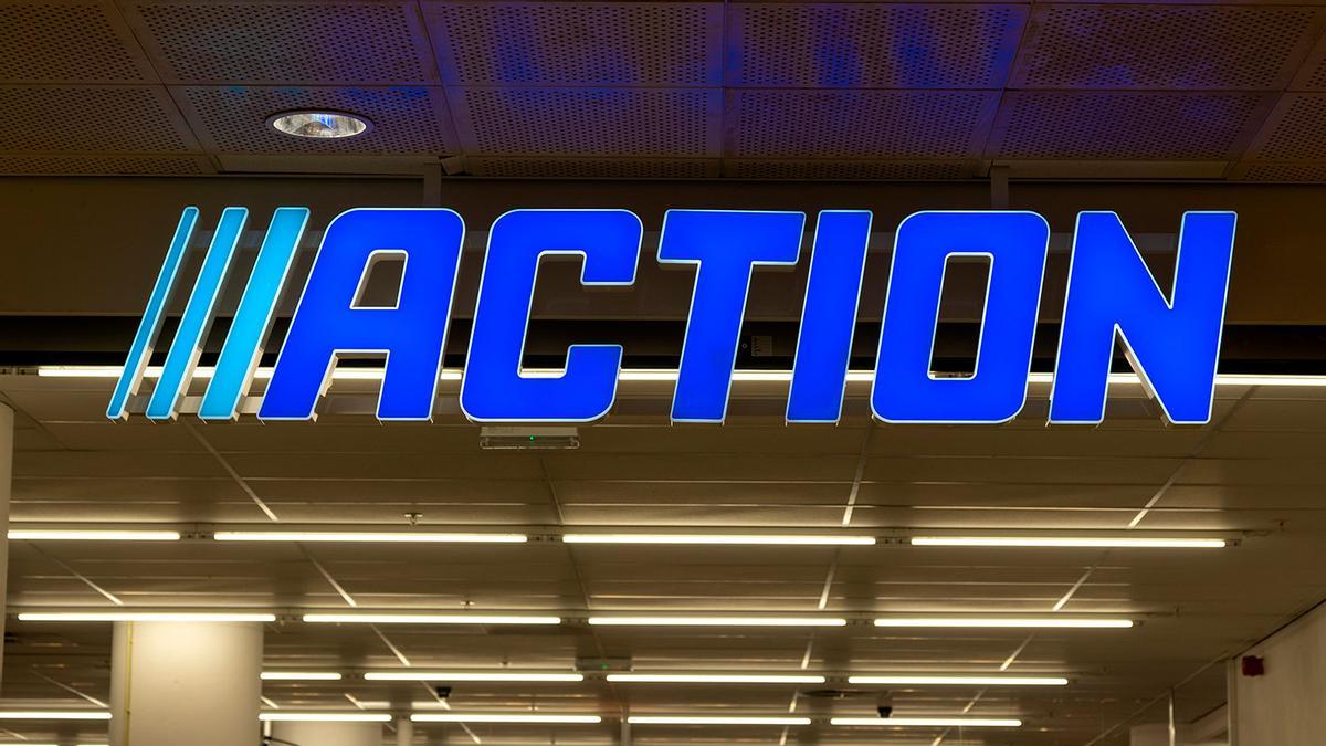 Action despeja el suelo de la terraza con la mesa colgante y plegable más barata del mercado: por  menos de 10 euros