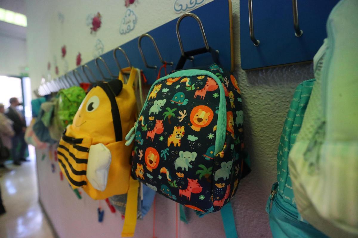 Mochilas en una guardería de València.