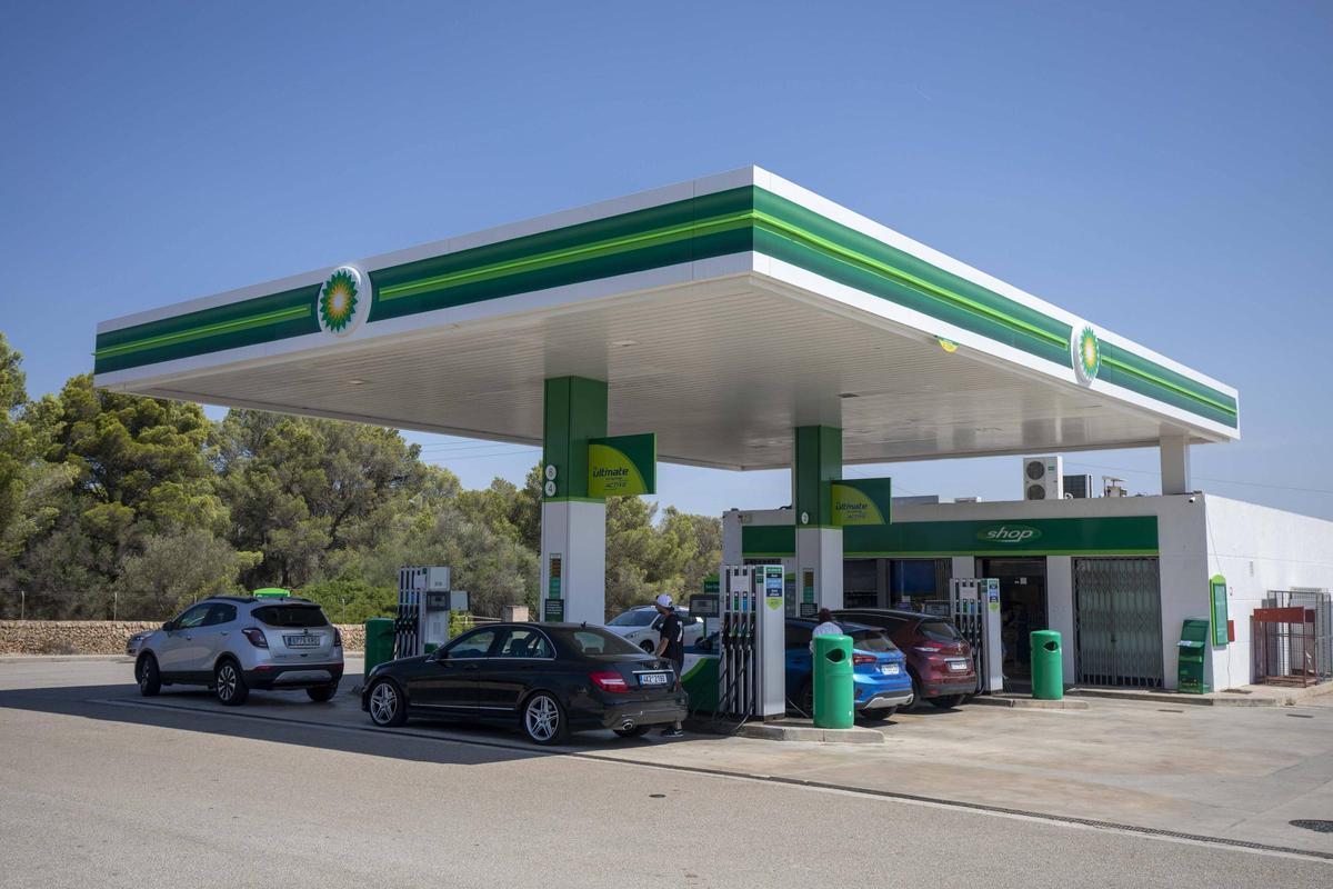 El precio de la gasolina se dispara en Mallorca y vuelven las colas a las estaciones de servicio 'low cost' El precio de la gasolina se dispara en Mallorca y vuelven las colas a las estaciones de servicio 'low cost'