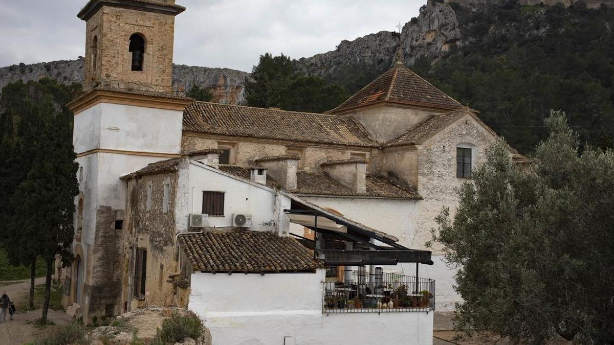 La ermita de Sant Josep, junto al restaurante.