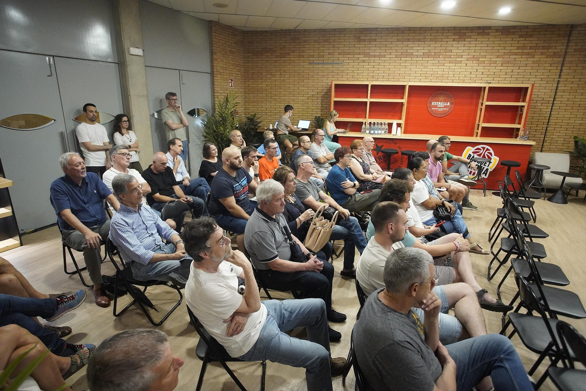 Les fotos de la sessió oberta d’atenció a l’abonat del Bàsquet Girona