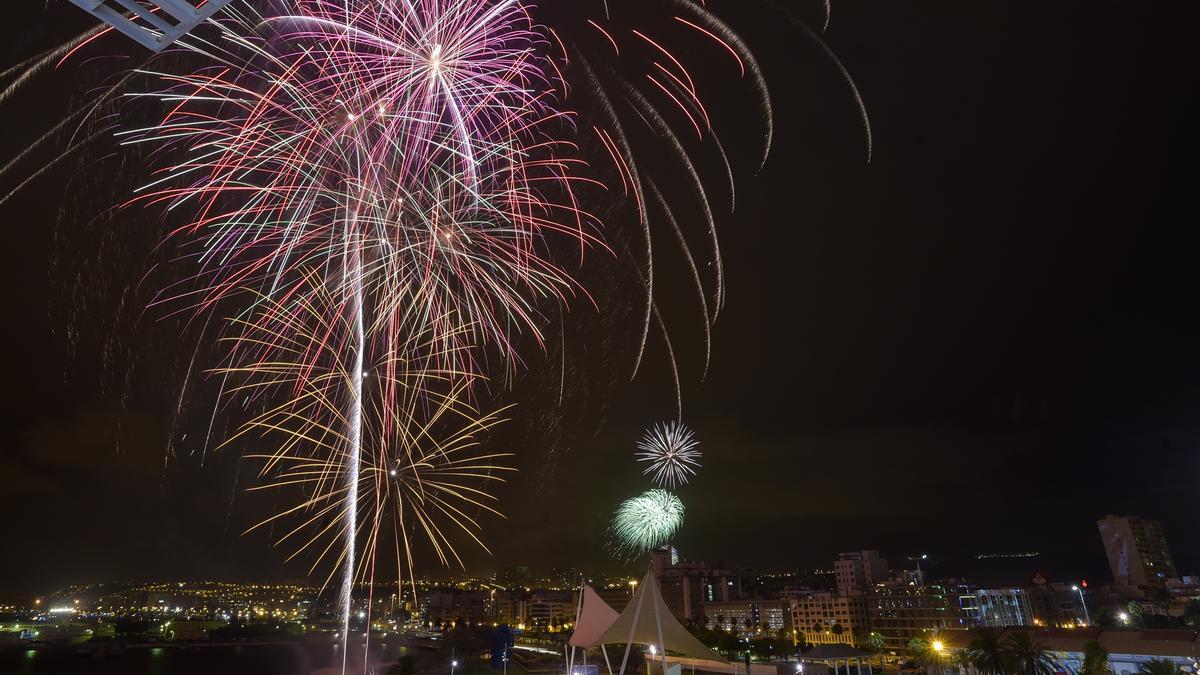 Fuegos artificiales de San Juan, desde el intercambiador de Santa Catalina.