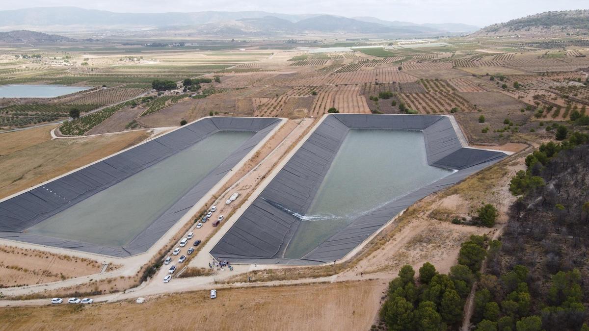 Embalses con agua procedente del trasvase del Vinalopó.