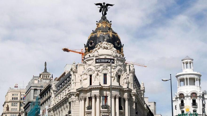 Edificio Metrópolis, en Madrid, con la Victoria alada en su cúpula. | E. P.