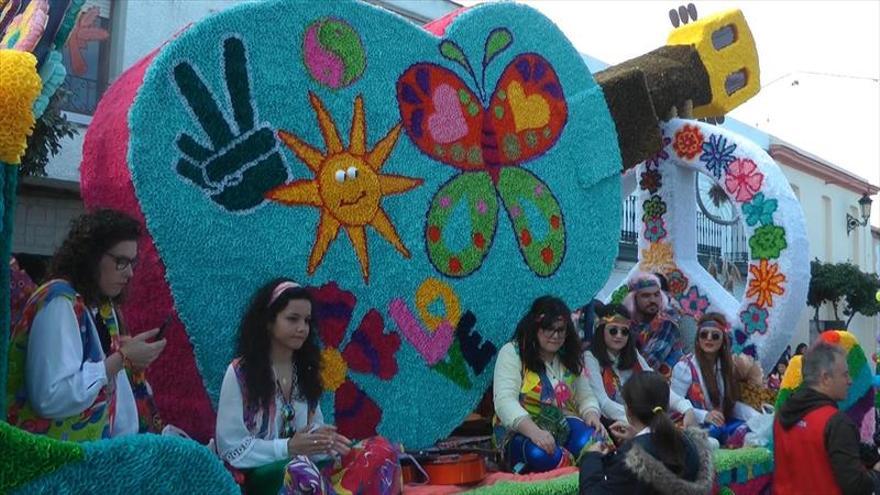 Miles de personas ven el desfile de la romería de Piedraescrita