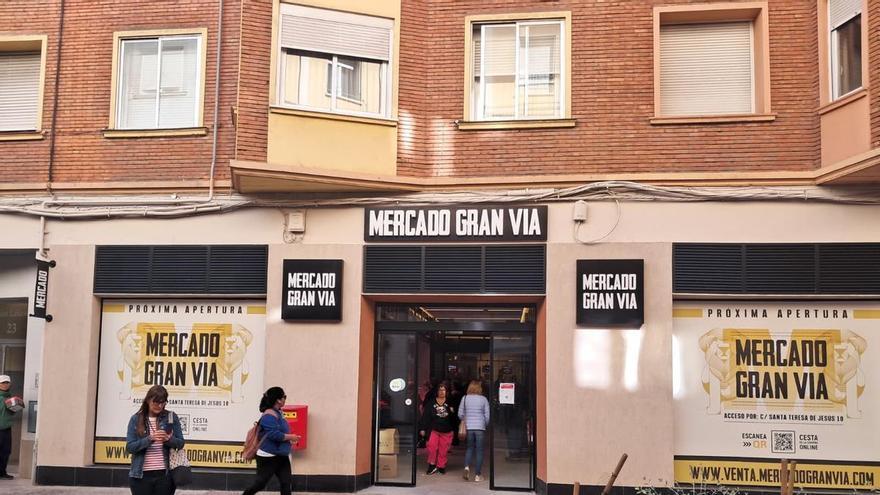 Reabre un histórico mercado del centro de Zaragoza con casi 70 años de vida: "Se les ha echado de menos"