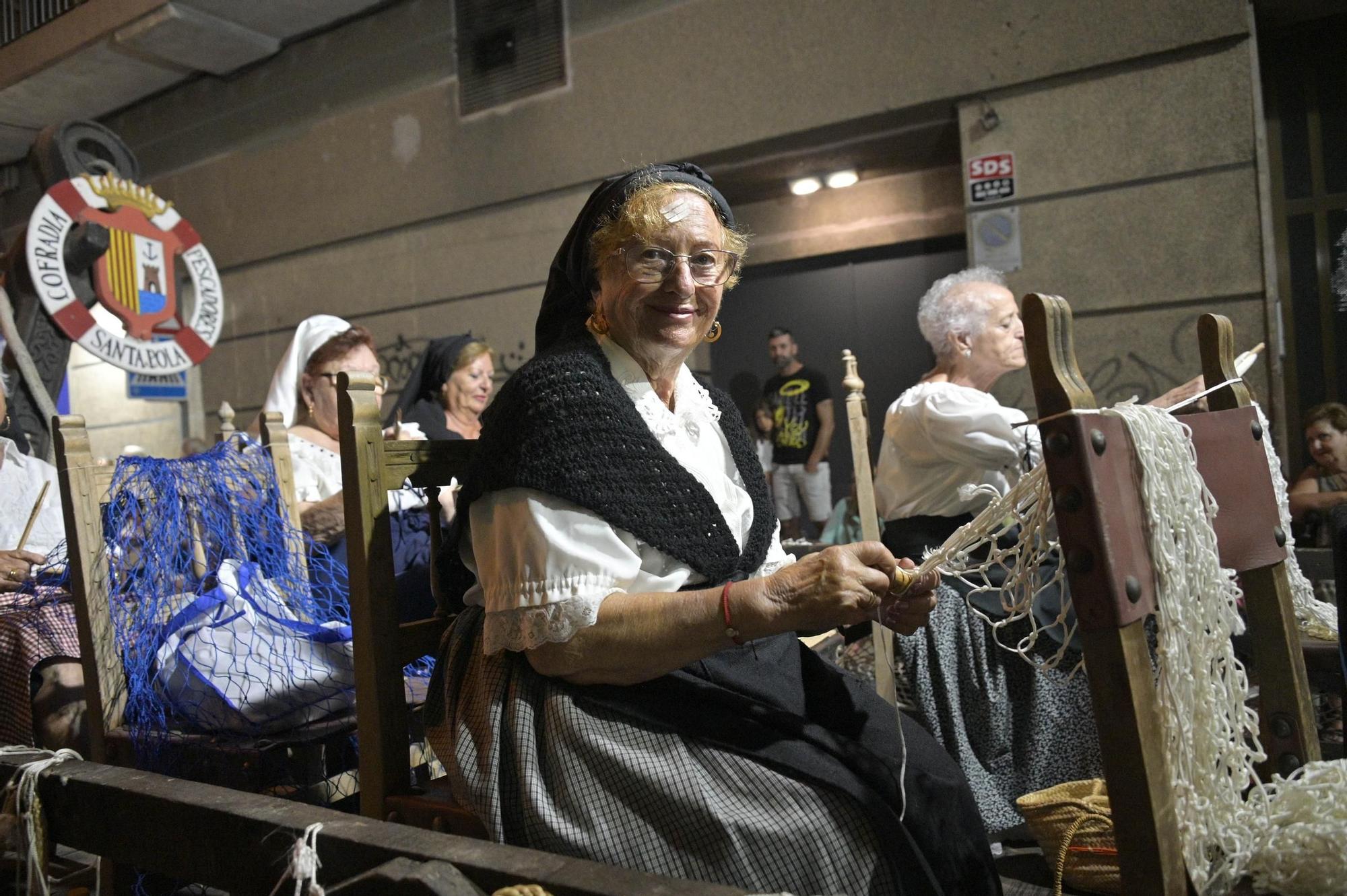 Derroche de musica y color en Santa Pola