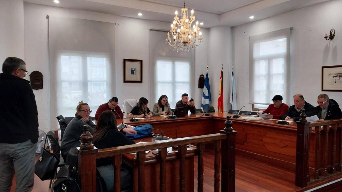 Una reunión anterior de la mesa de negociación sindical del Concello de Bueu.