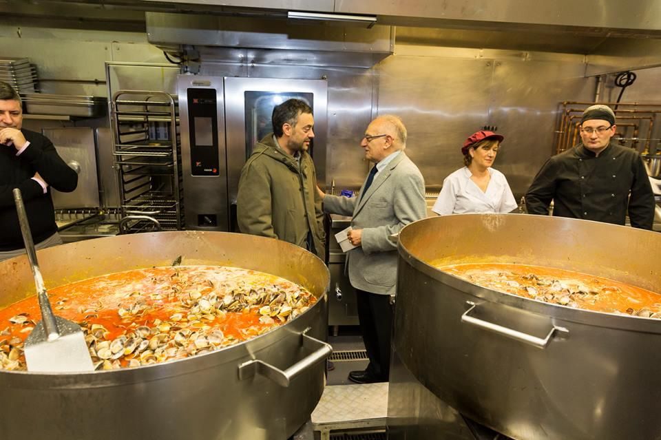 El alcalde visita la Cocina Económica en Navidad