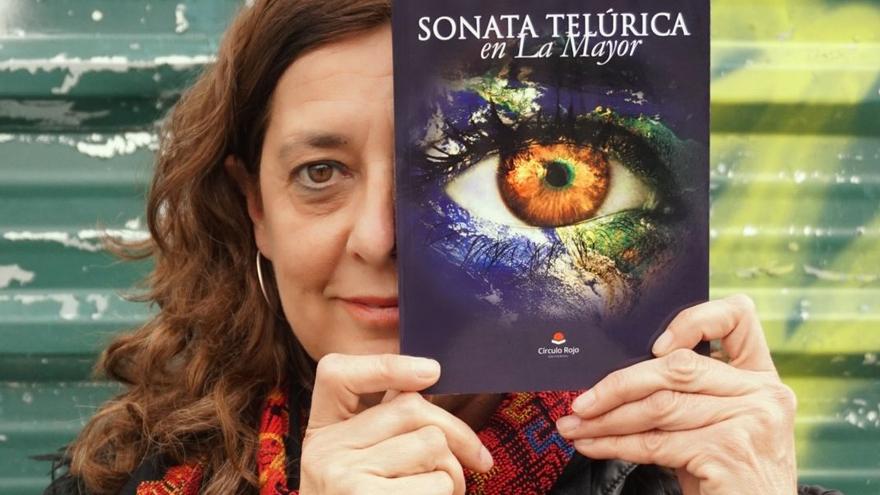 María J. Adelantado, con su nueva novela titulada 'Sonata Telúrica en La Mayor,' una obra que  muestra con sencillez y naturalidad que un mundo mejor es posible.