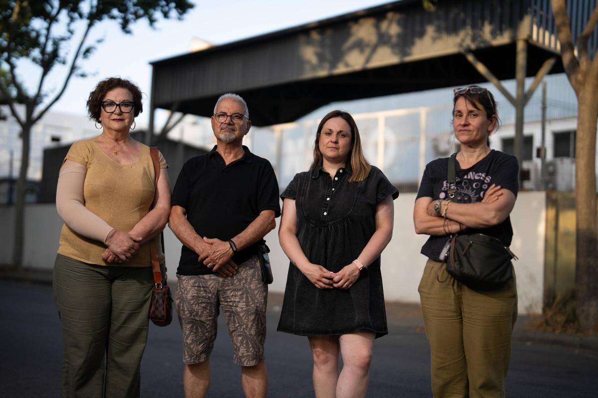 Nico, Emiliano, Ana y Silvia, vecinos del Remei que denuncian a la fábrica de frenos Tenneco de Badalona porque aseguran que sus emisiones les han provocado enfermedades, como cáncer