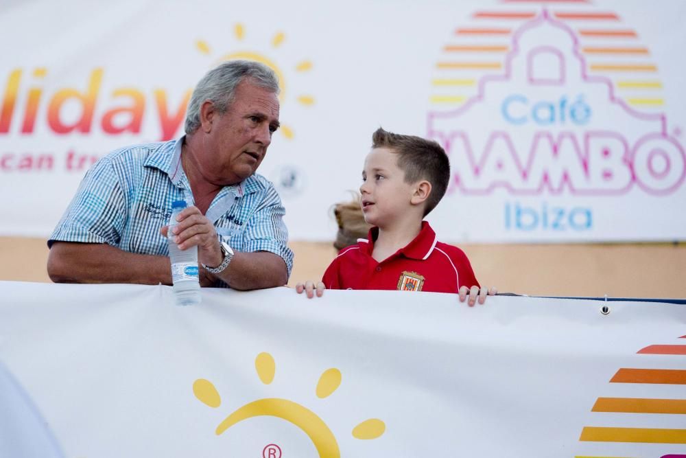 Finidi, Iván Campo e Irwin juegan un amistoso en Sant Antoni