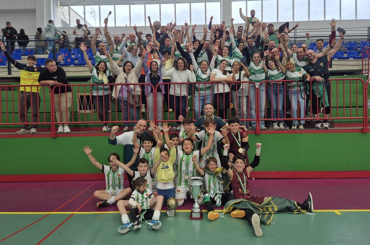 El Toxar celebra en Alhama de Granada la victoria en la final del campeonato andaluz.