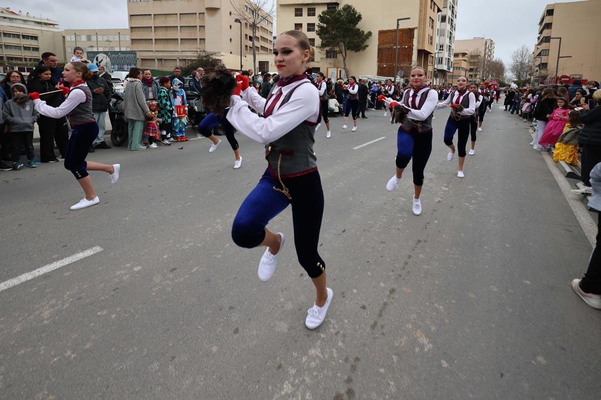 Búscate en las imágenes de la rúa de Carnaval de Ibiza