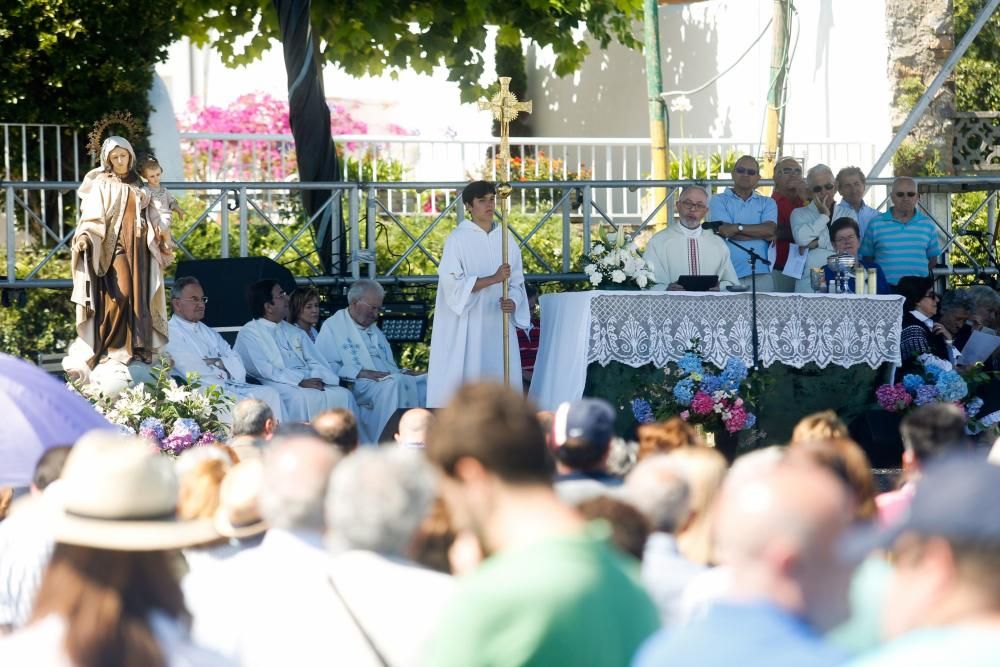 Misa y procesión del Carmen en Luanco