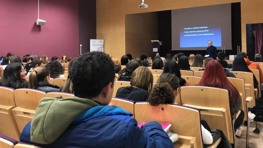 Charla de CC OO en el instituto Jorge Juan.