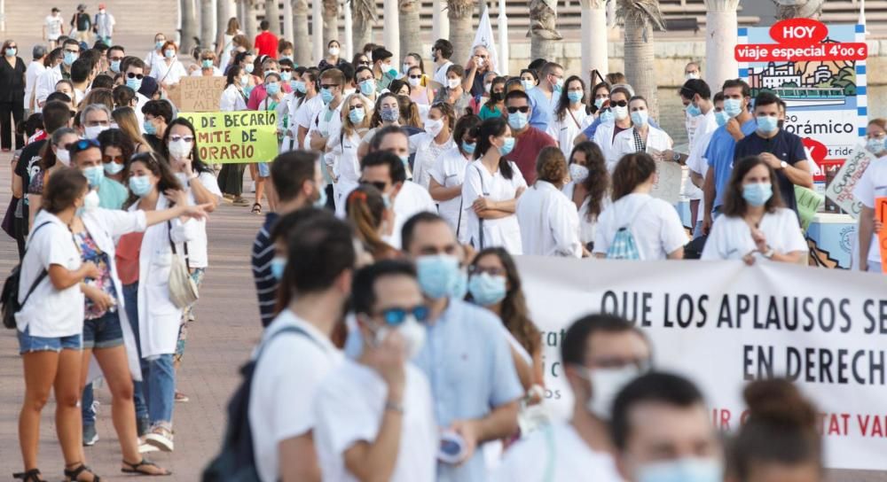 Cientos de médicos residentes se vuelven a manifestar por las calles de Alicante