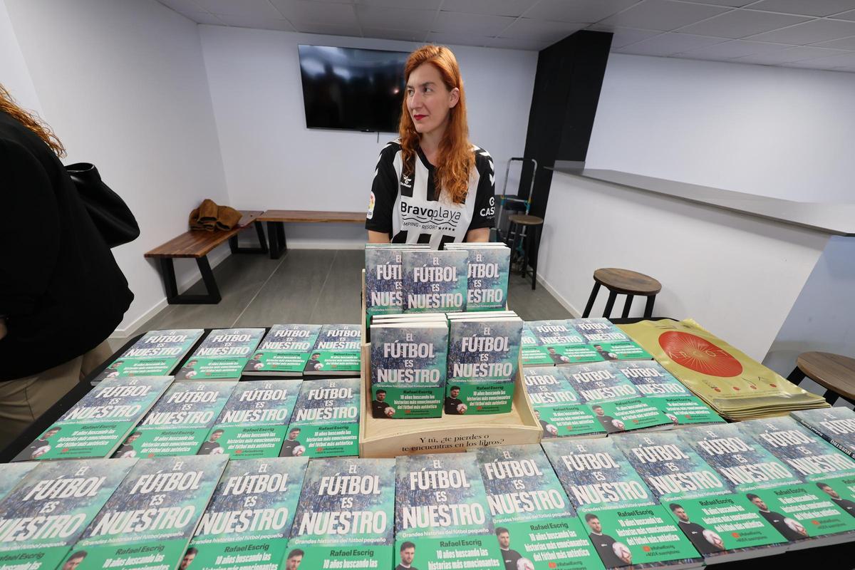 Galería | La presentación de 'El fútbol es nuestro', el libro de Rafael Escrig, en imágenes