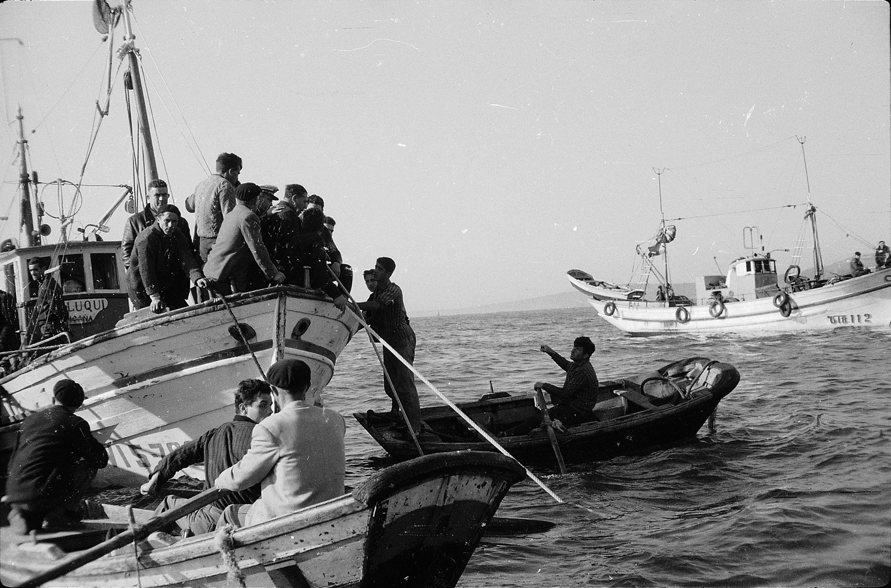 Búsqueda de supervivientes en el naufragio del pesquero Centoleira en 1964 en la ría de Vigo