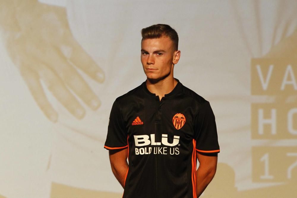 Así son las nuevas camisetas del Valencia CF