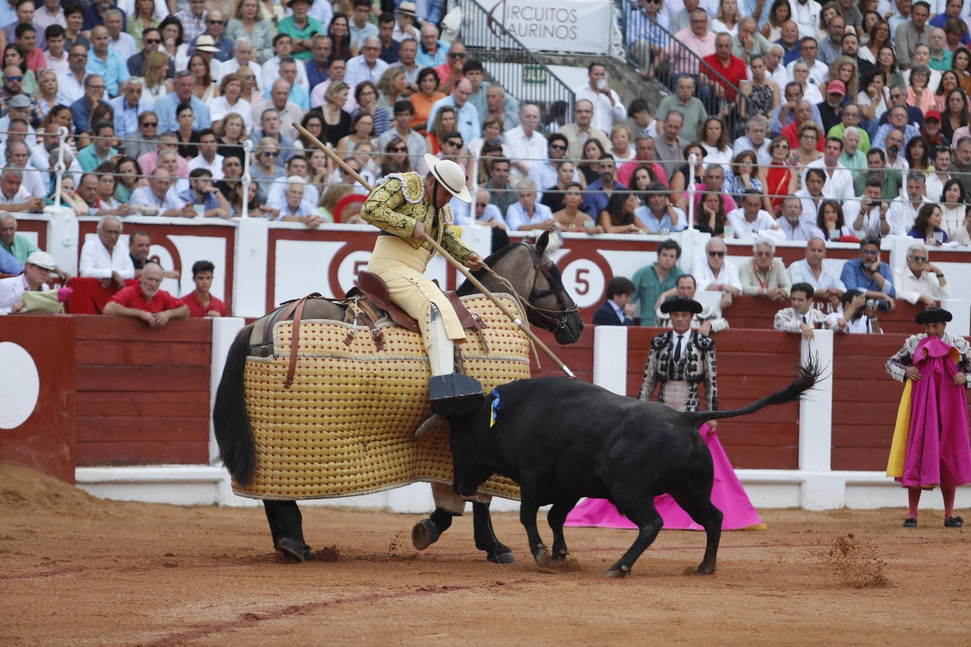 EN IMÁGENES: Corrida de toros en Gijón con Morante, Manzanares y Roca Rey