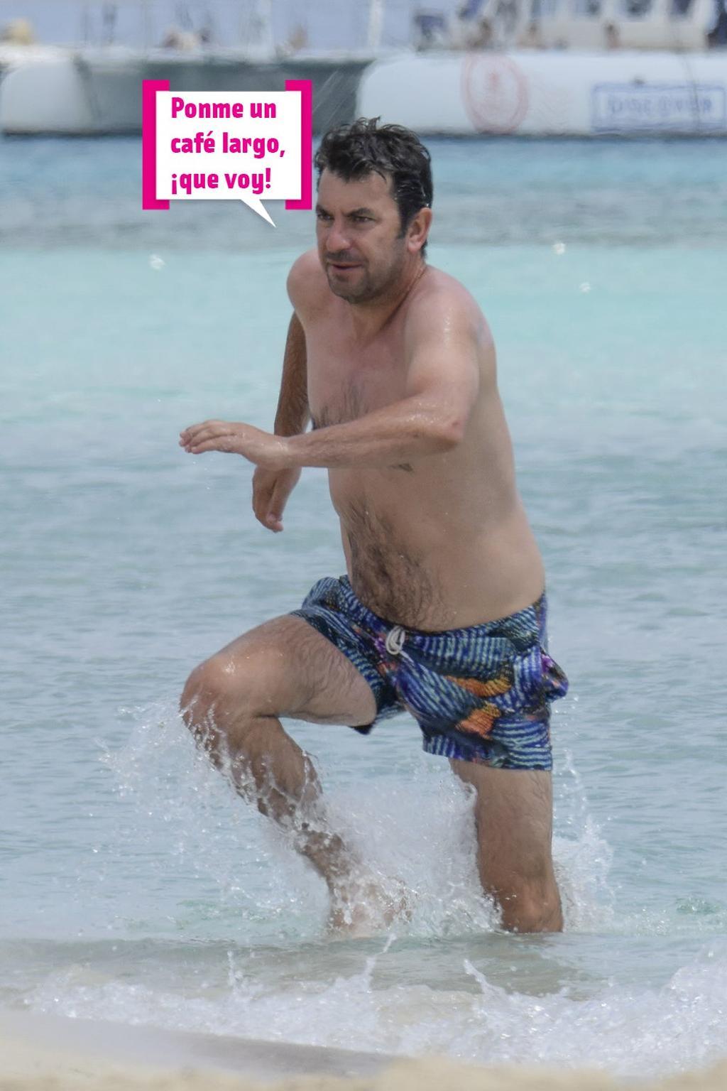 Artur Valls corriendo en la playa