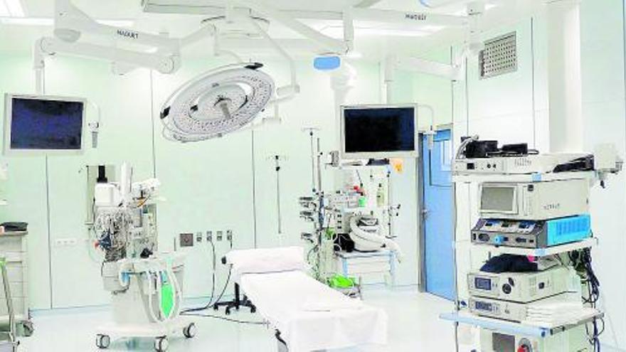 Vista de uno de los quirófanos del Hospital Santa Elena. | LA OPINIÓN