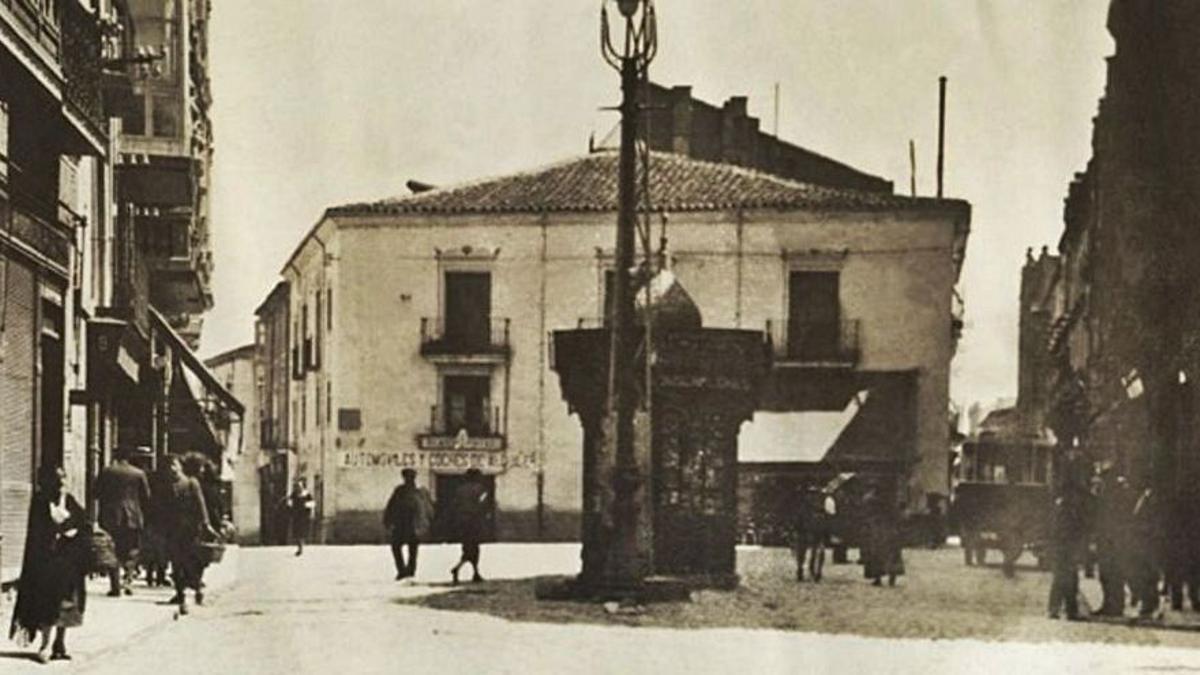 Una imagen antigua de la plaza de Sagasta de Zamora.