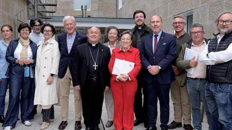Grupo de personas que forman parte del equipo de Cáritas Pontevedra.
