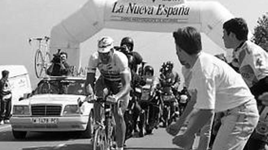 El ciclista, en la cronoescalada al Naranco en 1996.