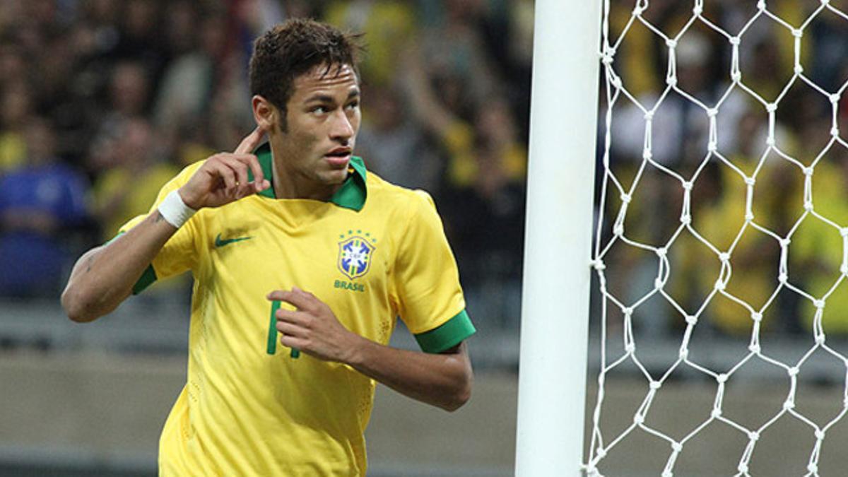 Neymar, durante un partido con la selección brasileña