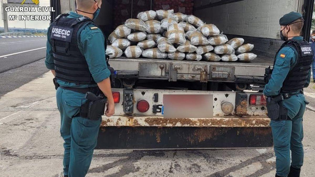 Detienen al conductor de un camión con 115 kilos de marihuana en Castellón.