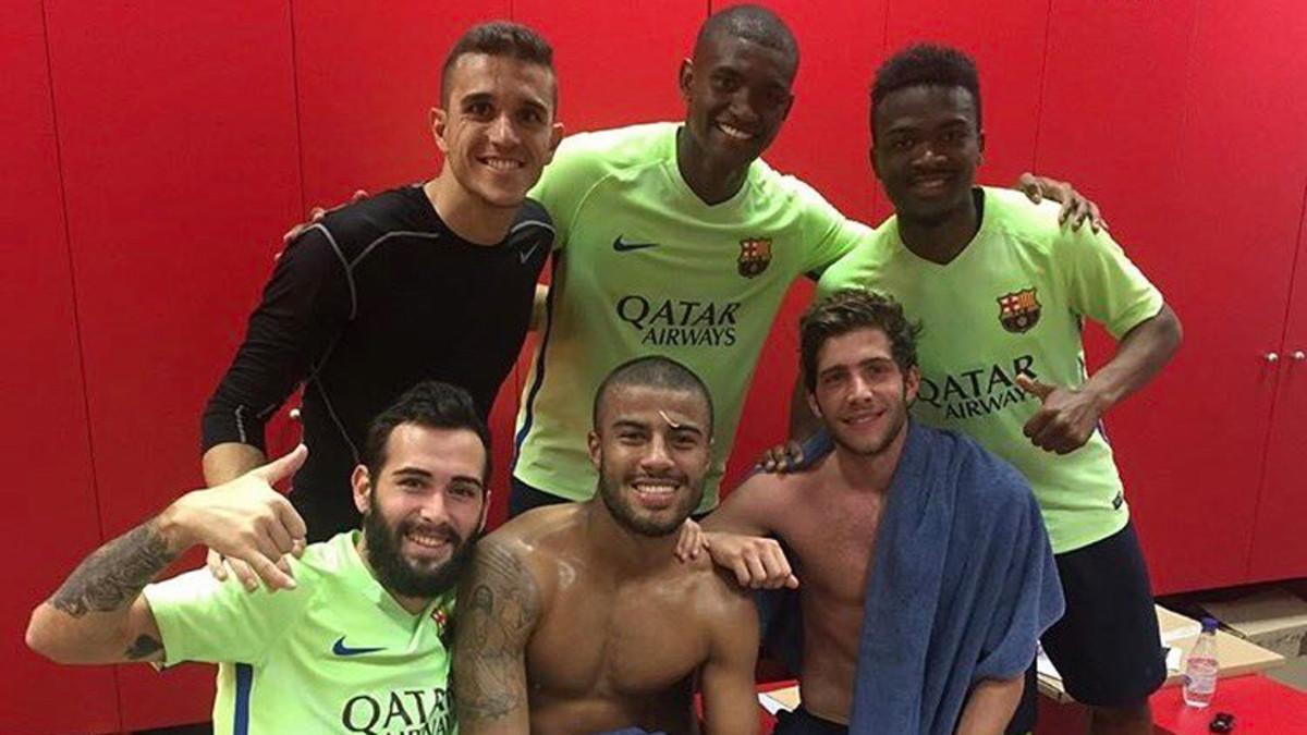 La imagen de Aleix Vidal con sus compañeros que subió Rafinha a Twitter