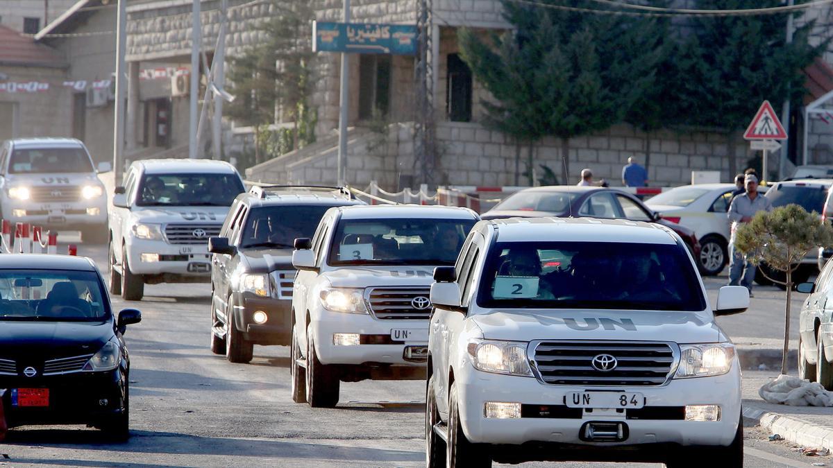 Convoy de vehículos de la ONU en el Líbano.