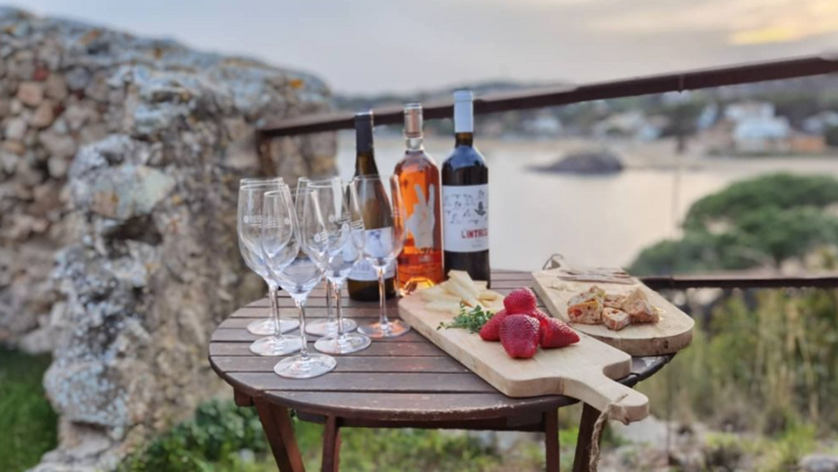 Los vinos y algunos de los bocados de la ruta Camí de mar, entre Palamós y S’Alguer.
