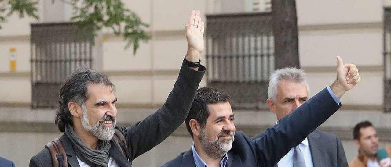 Jordi Cuixart -a la izquierda- y Jordi Sànchez, a su llegada el lunes a la Audiencia Nacional.