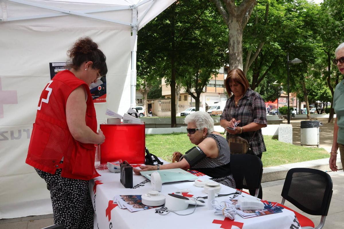 Feria técnica y tecnológica en La Marina, dentro de las actividades de la Semana de las Personas Mayores.