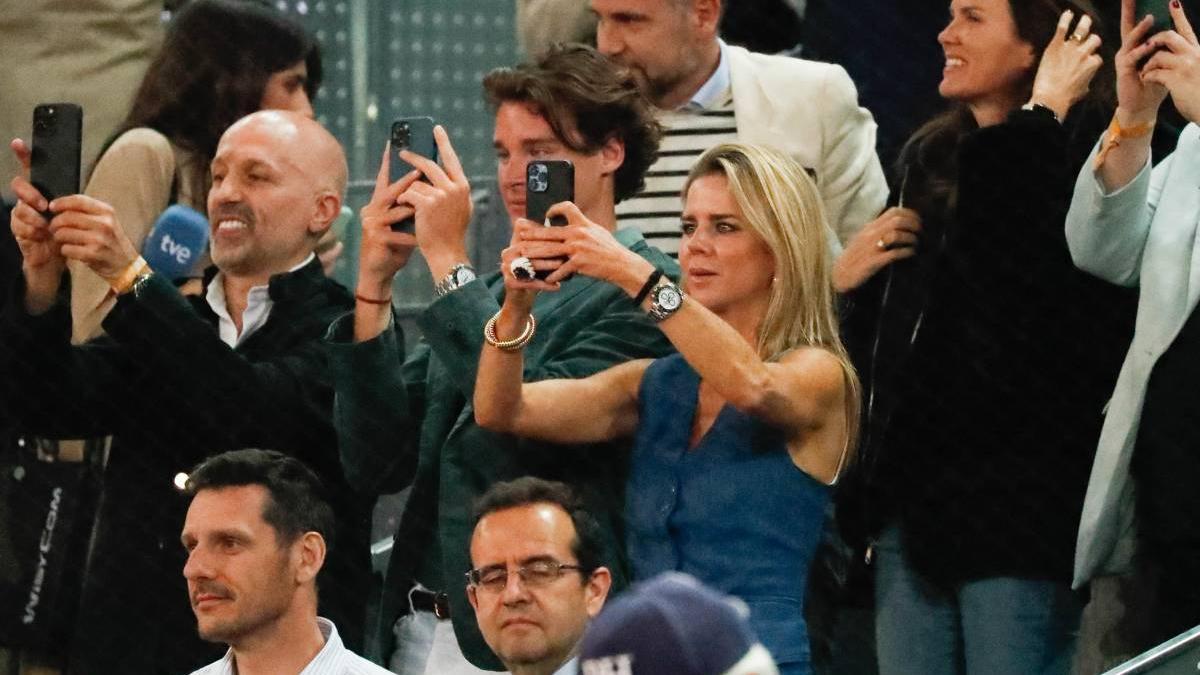 Amelia Bono con chaleco vaquero durante el Mutua Madrid Open